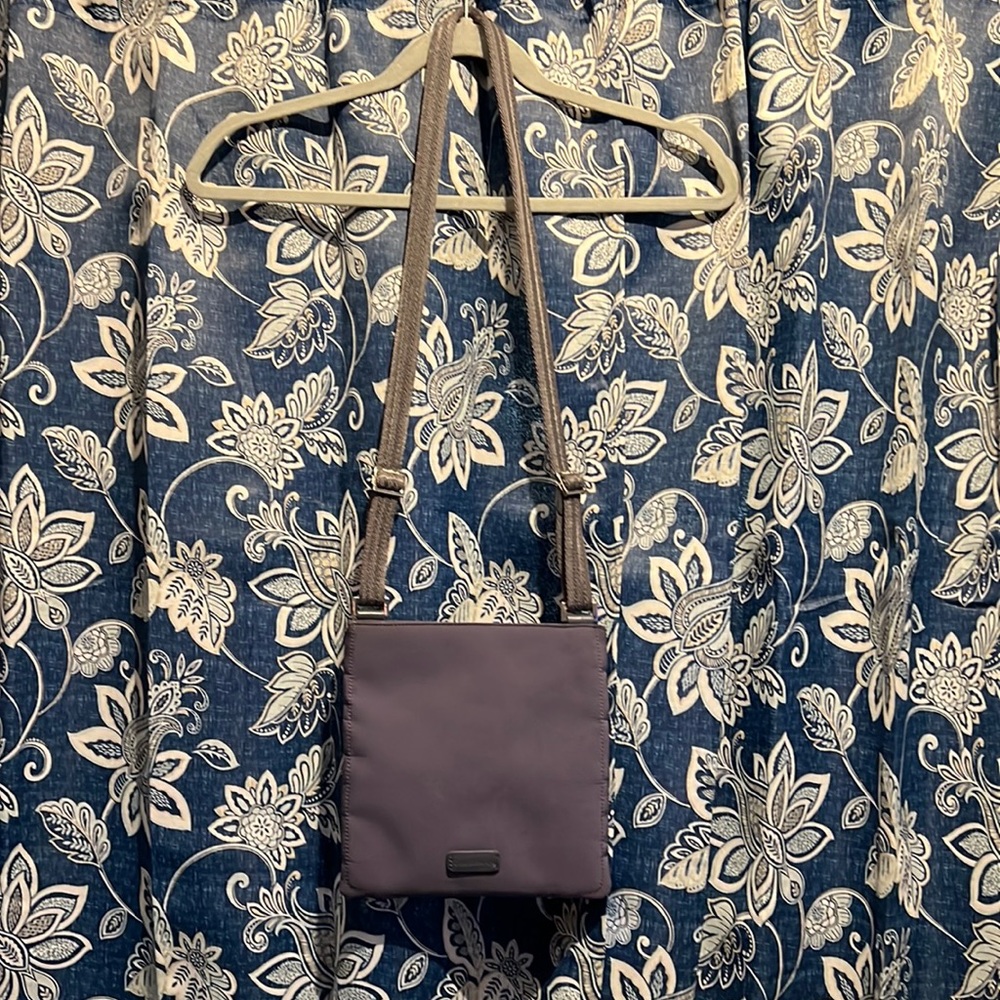 Vintage Cole Hann dark gray canvas shows her bag looks new zips shot adjustable